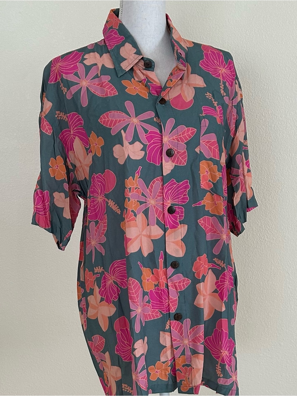 Yireh Men’s Shirt (L)